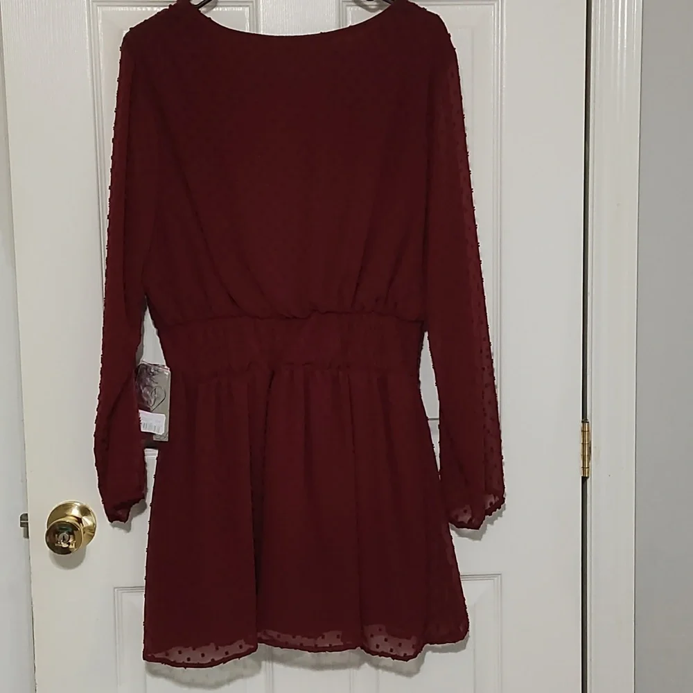 Dresses - Picture 2 of 4